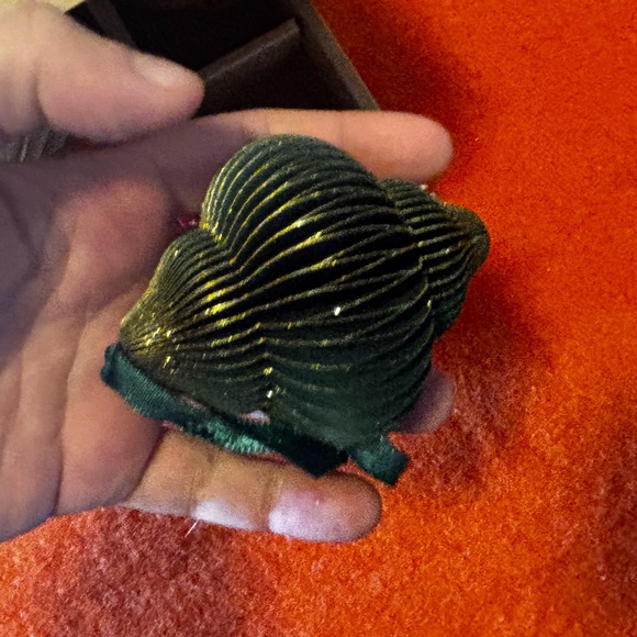 Handcrafted Artisanal golden touch 3D paper ornaments set of 4 NWT - Picture 5 of 11